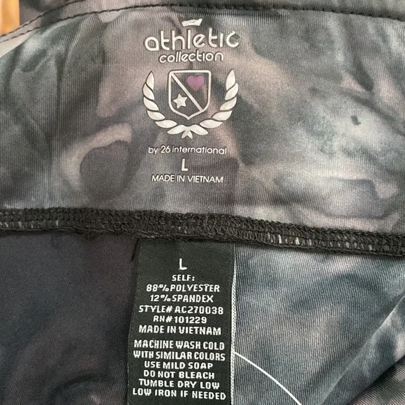 NWT Athletic Collection Cropped Yoga Pants, Size L - Picture 4 of 12